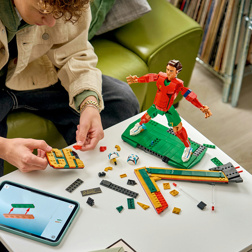 LEGO® Editions Cristiano Ronaldo – Legendary Footballer