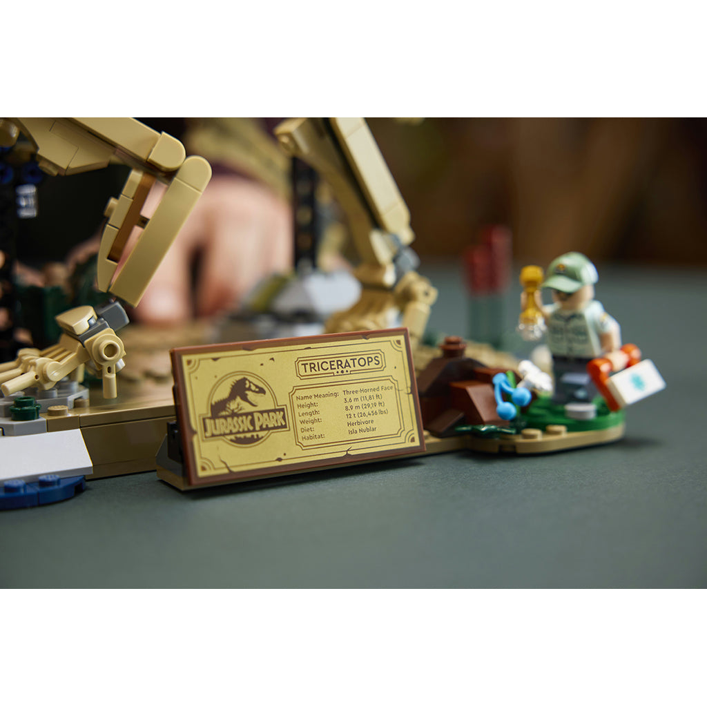 LEGO® Jurassic World Dinosaur Fossils: Triceratops 77985