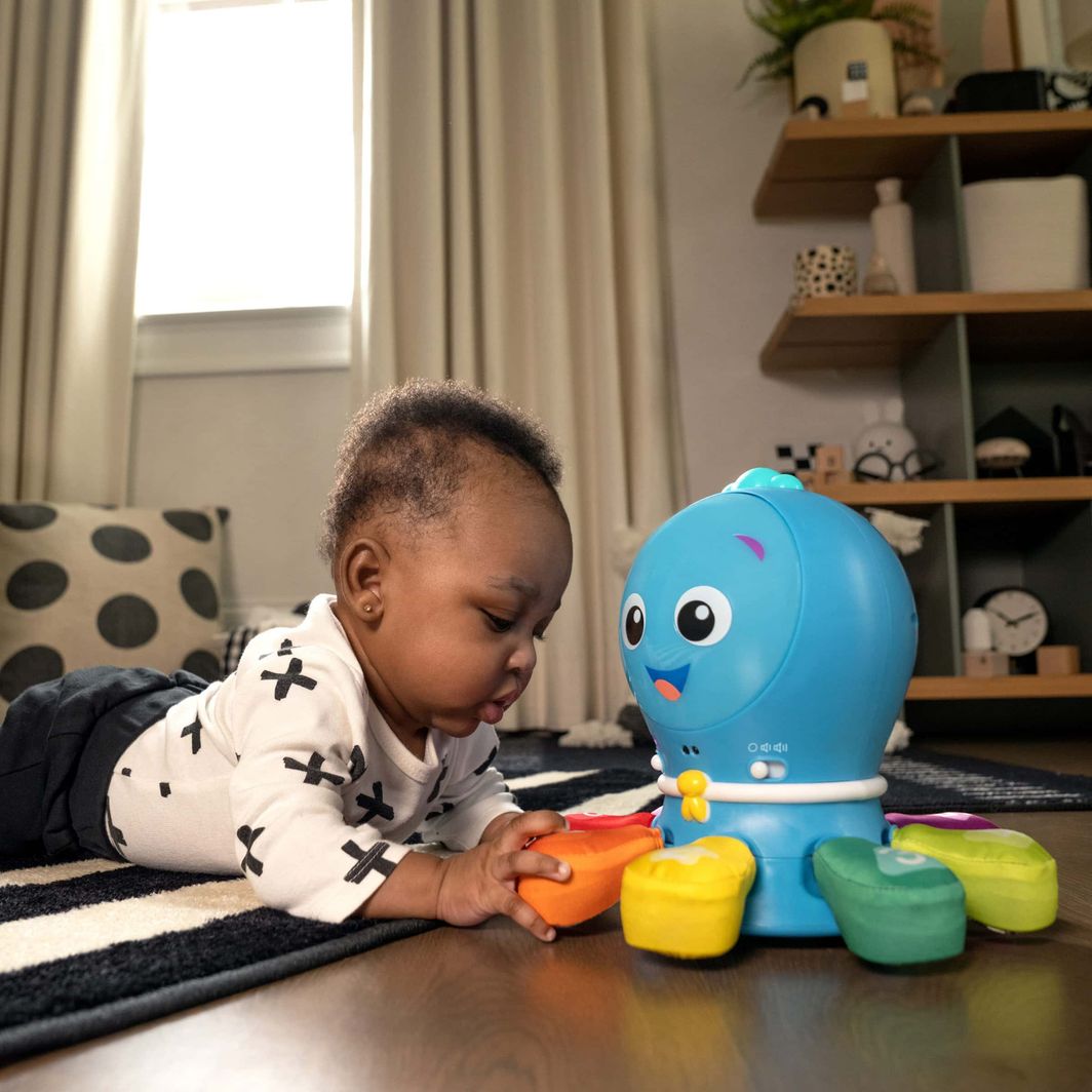 BABY Einstein 4-in-1 Crawl & Chase Pal, Go Opus Go™