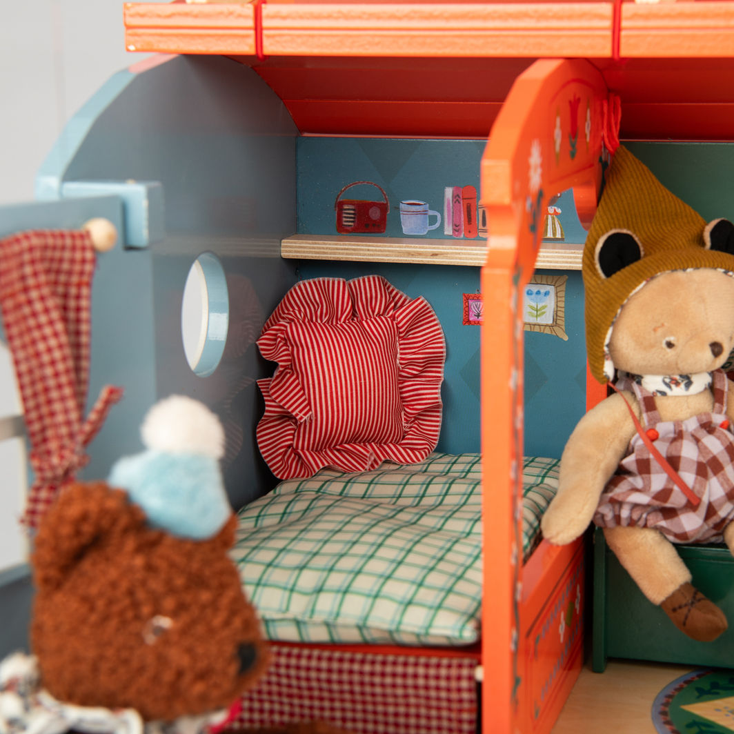 Moulin Roty Husvogn med møbler, Les Minouchkas