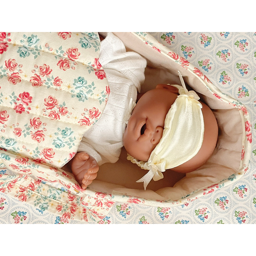 Konges Sløjd Lea Baby Doll in Carrycot, Lumina
