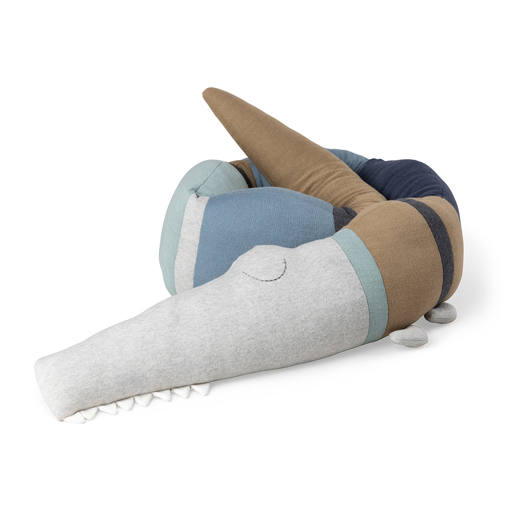 Sebra Strikket pude, Sleepy Croc - Dusty blue mix