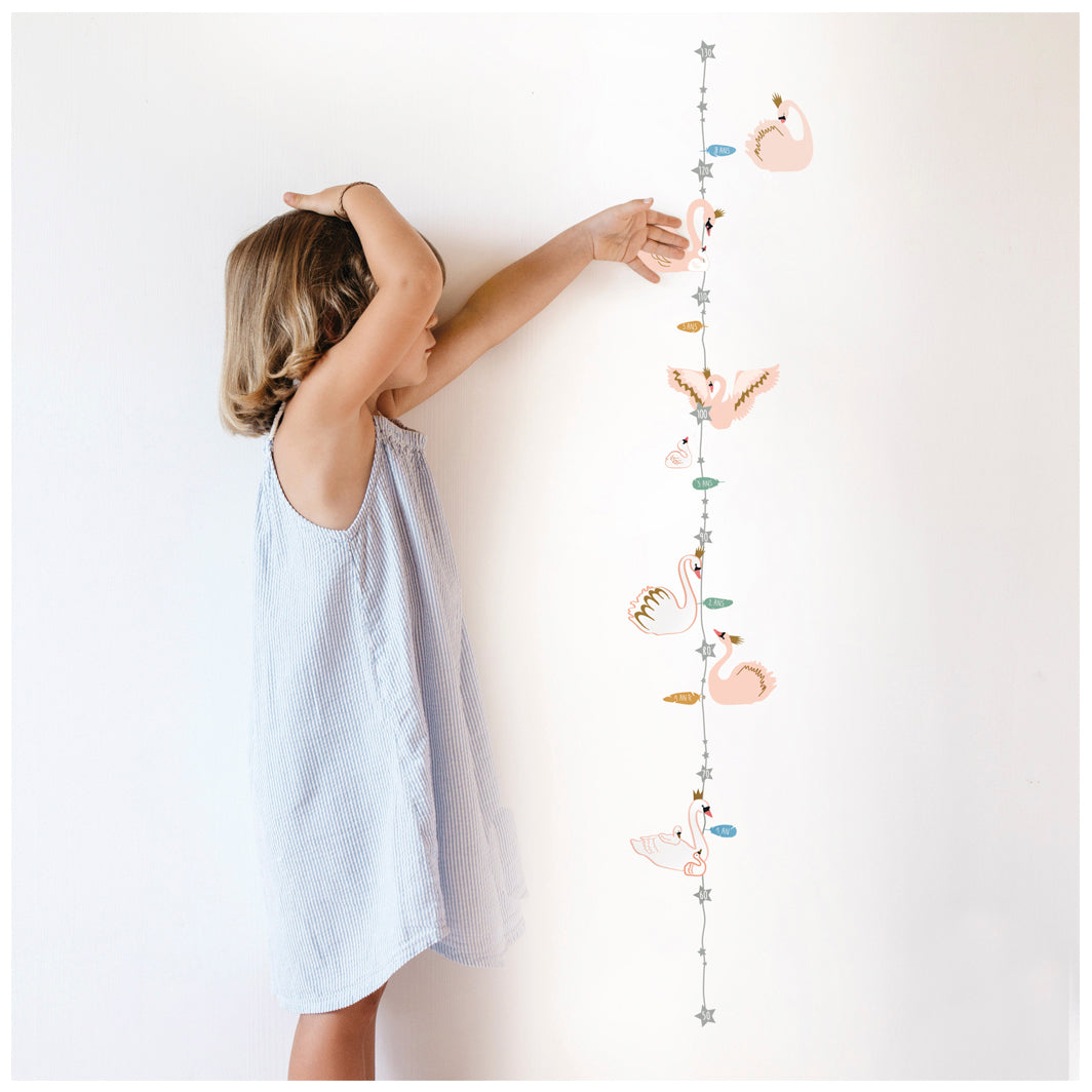 Mimi Lou wallsticker, højdemåler - Svaner