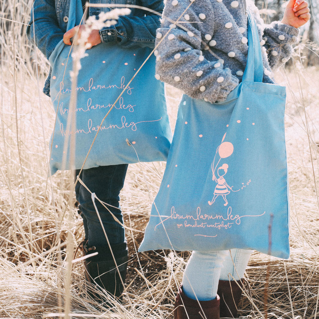 Lirum Larum Leg net, lille - Gør børnelivet eventyrligt - vist med børn