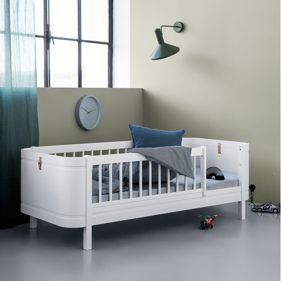 Oliver Furniture, Wood Mini+ Crib Including Junior Kit – White