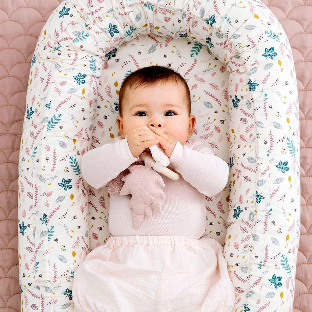 Cam Cam Leaf-Shaped Wooden Rattle, Organic - Mix Rose