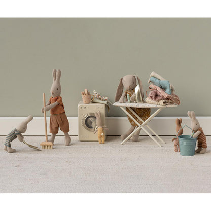 Maileg Doll Accessories for Mice, Miniature - Sweeping Set