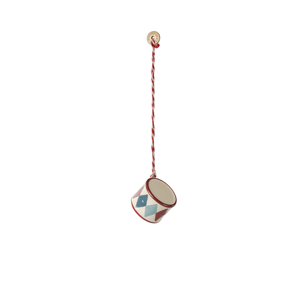 Maileg Christmas Ornament, Gift Box with Metal Hanger – Peter’s Christmas, Red/Blue