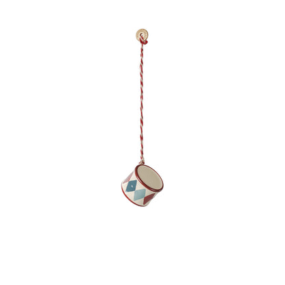 Maileg Christmas Ornament, Gift Box with Metal Hanger – Peter’s Christmas, Red/Blue