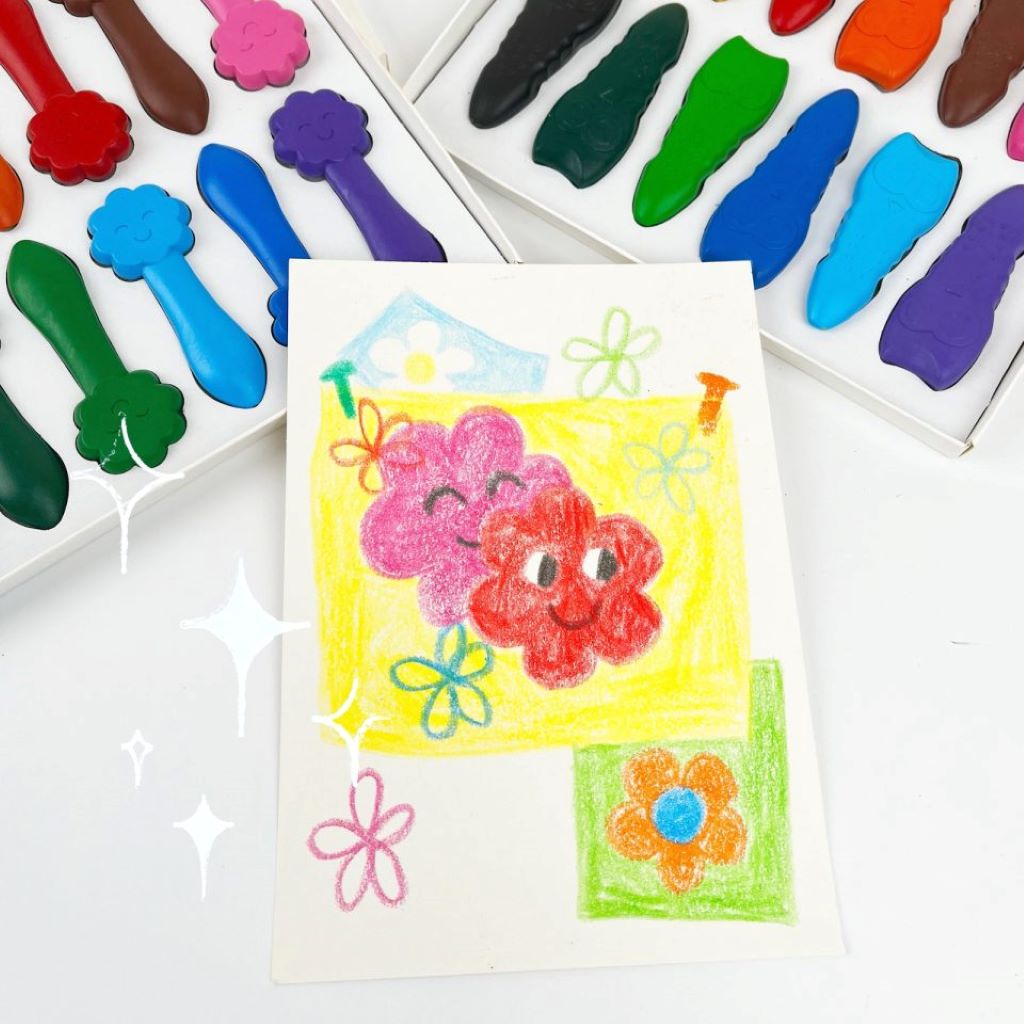 Haku Yoka, 12 Colored Crayons – Smiling Faces