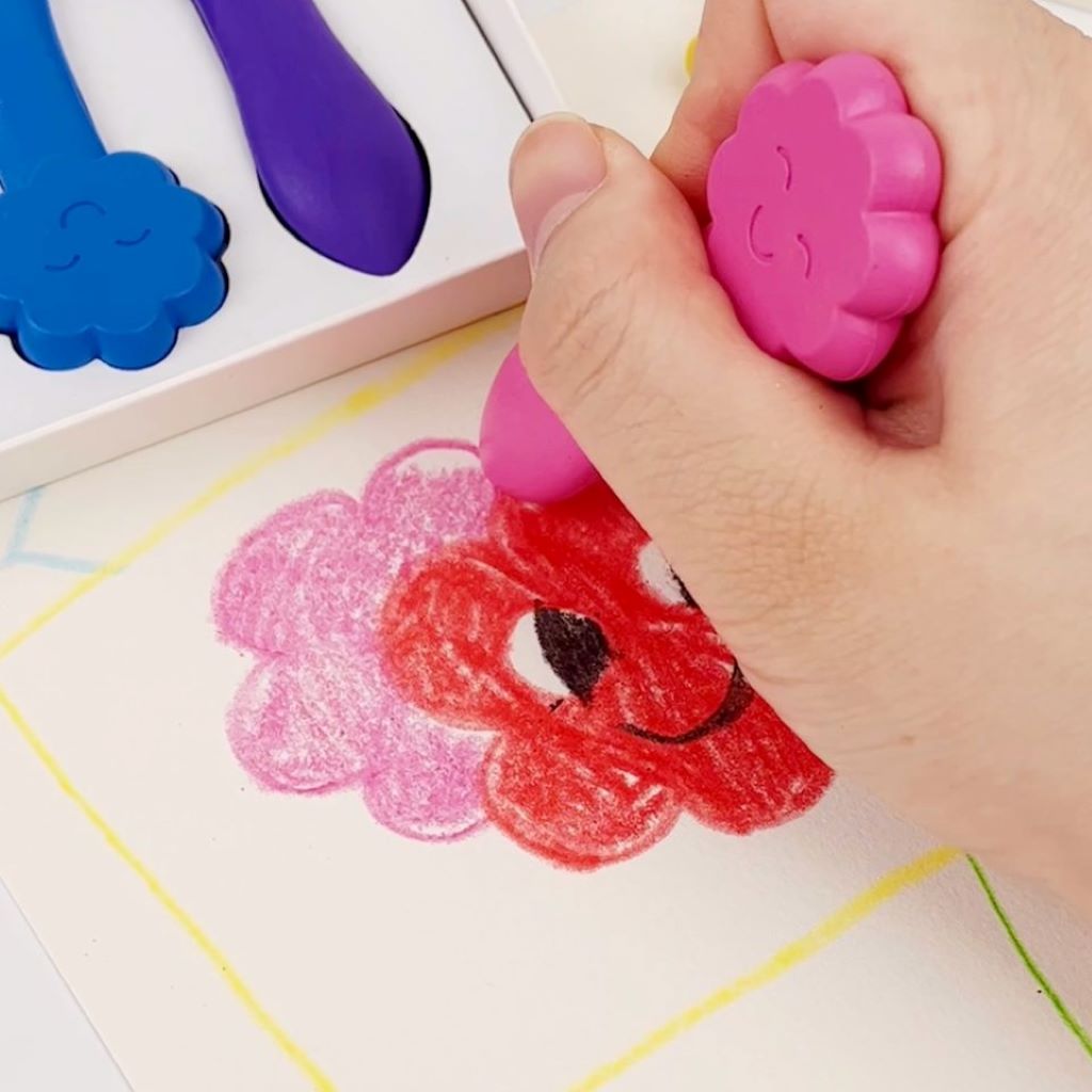 Haku Yoka, 12 Colored Crayons – Smiling Faces