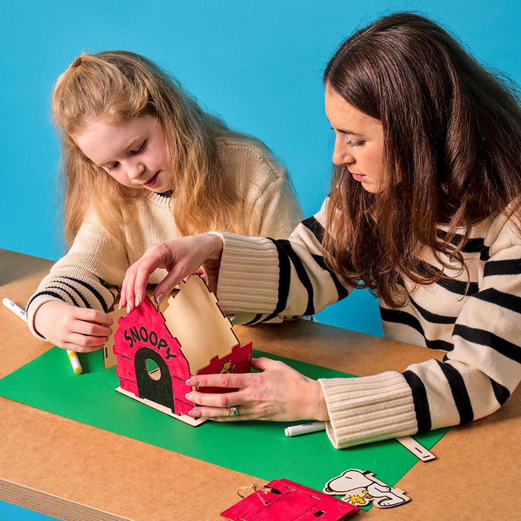 Ooly Birdhouse, Build and Paint a Birdhouse - Peanuts