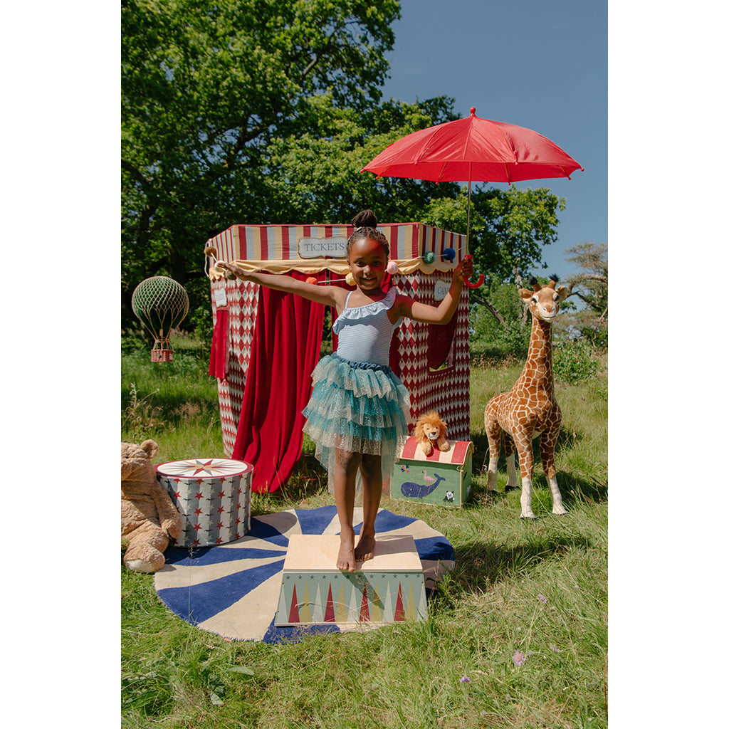 By Astrup Vintage Circus scenepodie