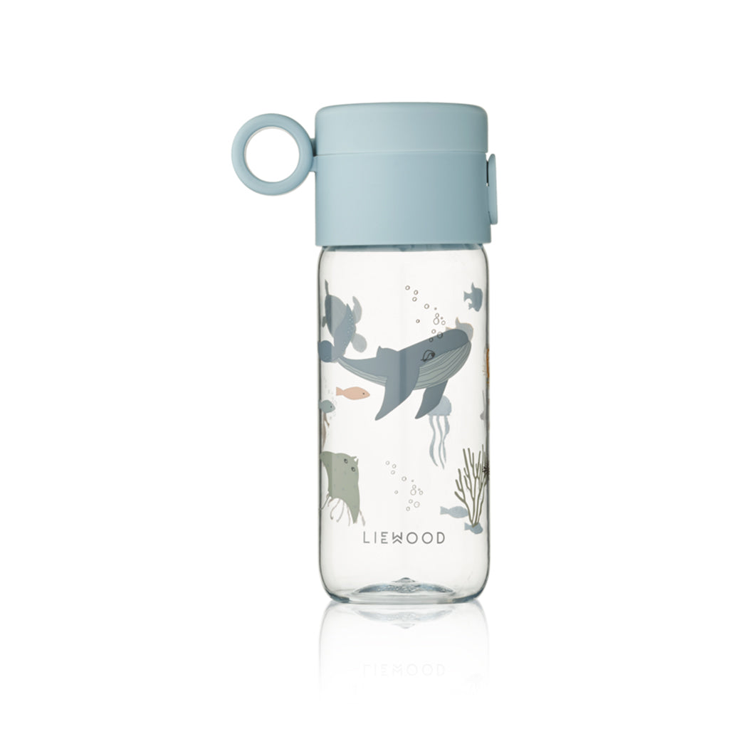 Liewood Clemence Tritan drikkedunk, 350 ml - Sea creature / Sandy