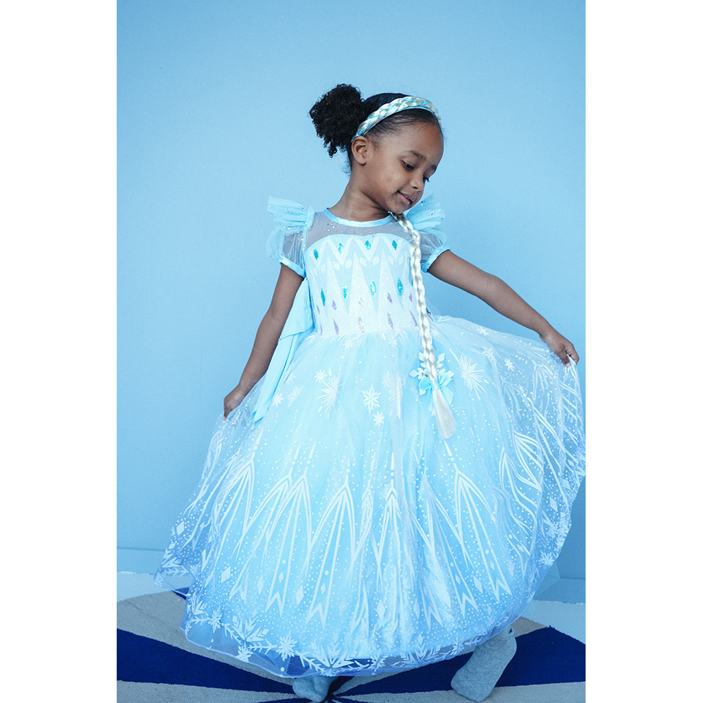 Den goda Fen, Ice Princess Dress with Headband and Braid – Available in sizes 2-4 years, 4-6 years, 6-8 years, and 8-10 years