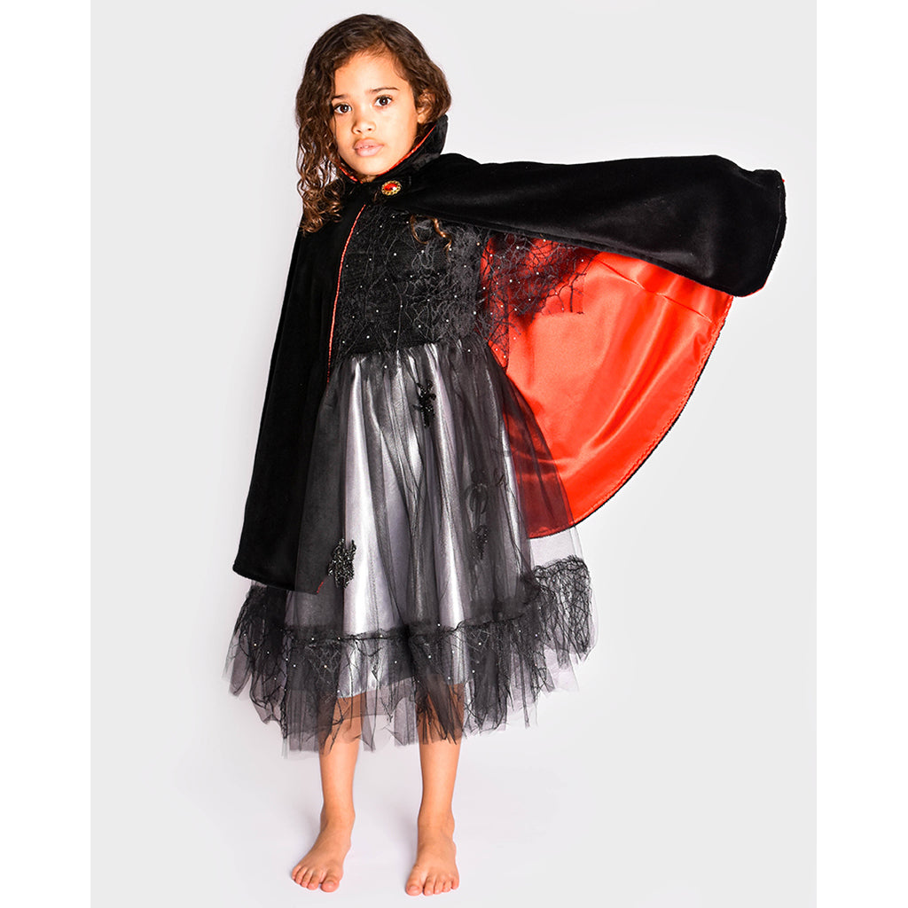 Den Goda Fen Costume, Vampire Cape - Ages 4-8 Years