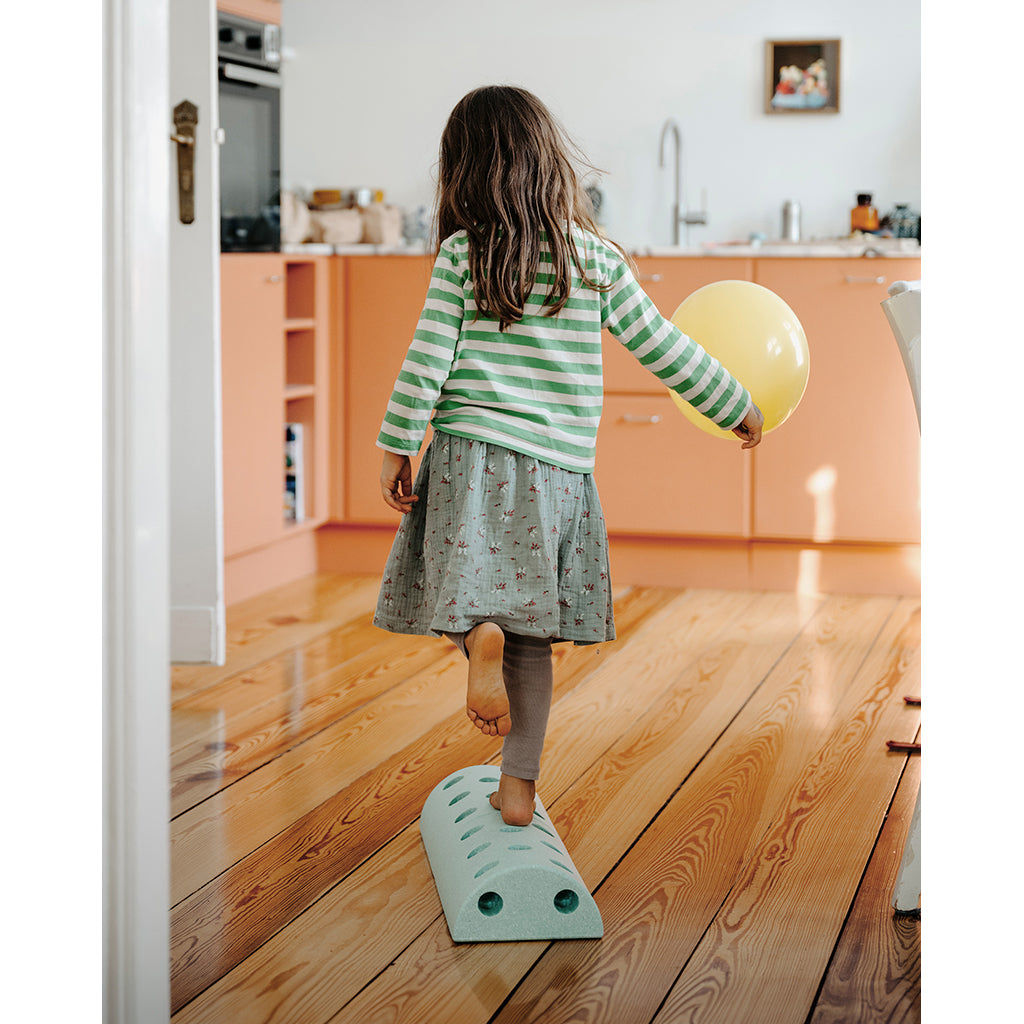 Modu Stool, Children&