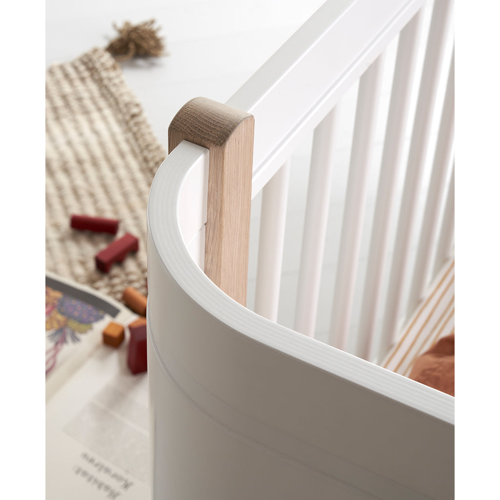 Oliver Furniture, Wood Mini+ Crib including Junior Kit – White/Oak