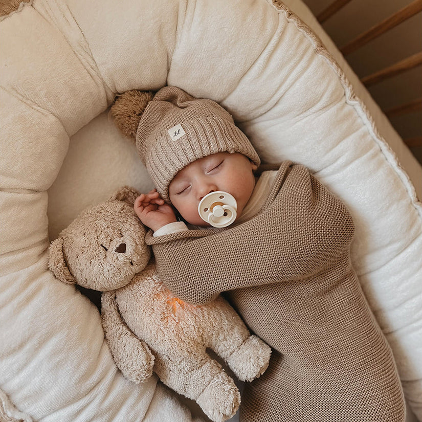 Moonie 2.0, Organic Humming Bear with Pink Noise and Lamp - Sand