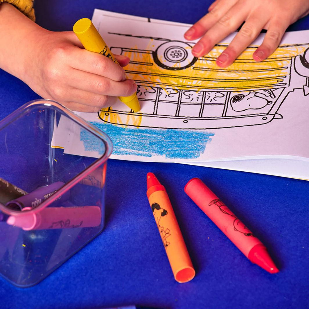 Ooly Jumbo Crayons and Coloring Book, Radiserne