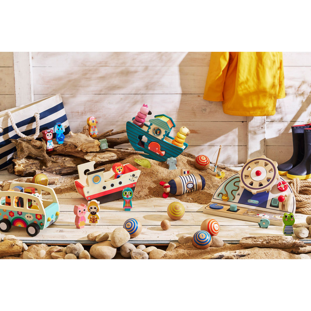 Vilac Sound Car with 6 Animal Figures