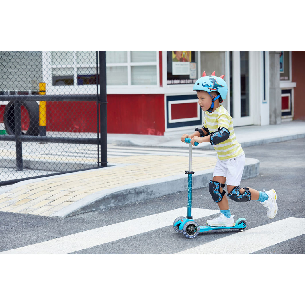 Micro Mini Deluxe LED Scooter - Aqua