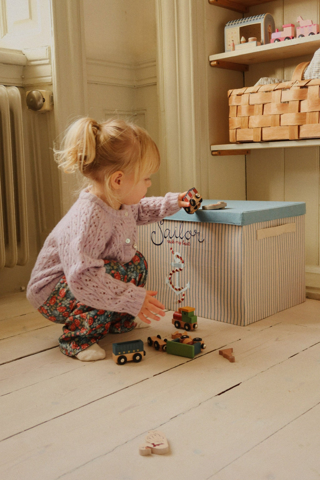 Konges Sløjd Wooden Toy Train with 6 Animal Carriages - Multi