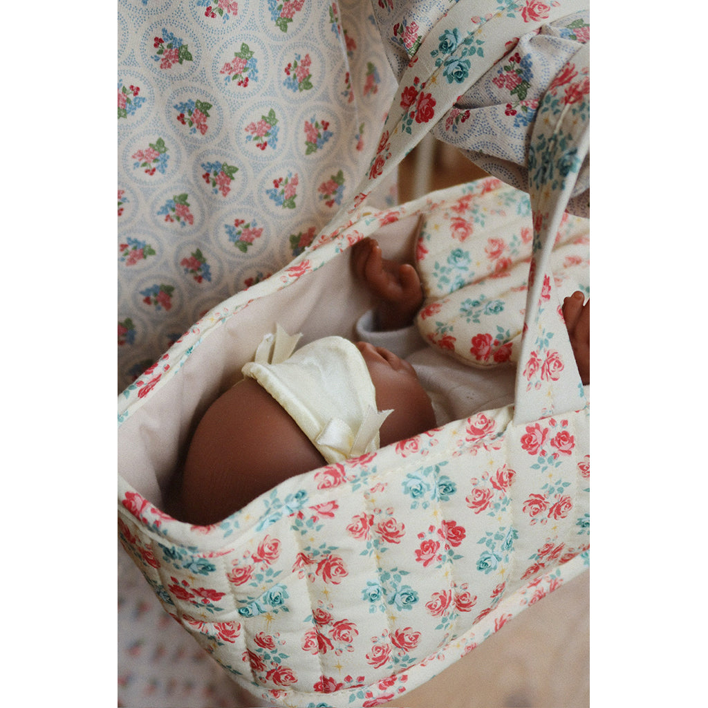 Konges Sløjd Lea Baby Doll in Carrycot, Lumina
