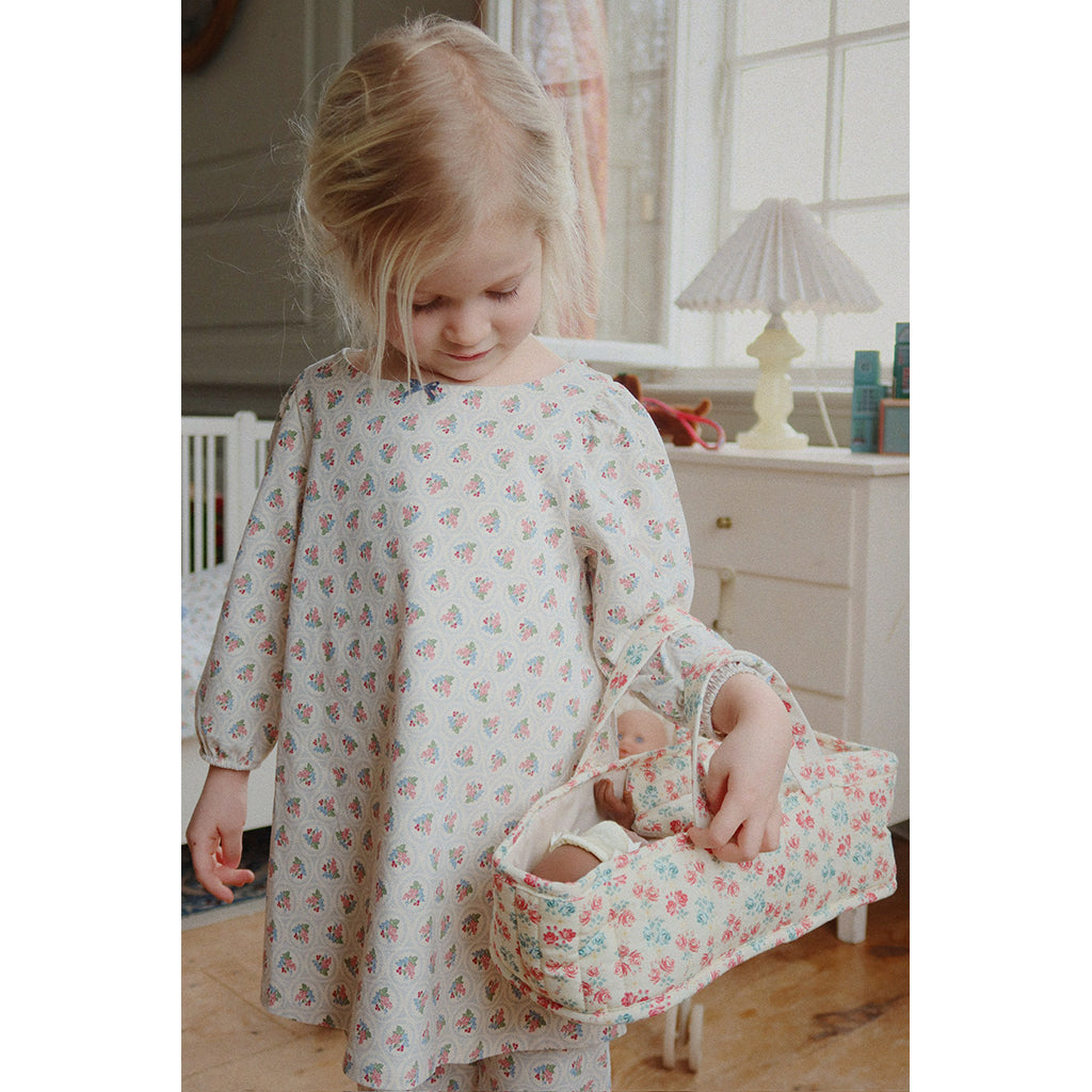 Konges Sløjd Lea Baby Doll in Carrycot, Lumina