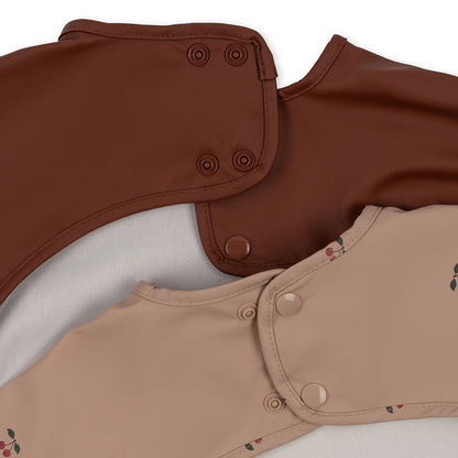 Konges Sløjd Dinner Bib with Sleeves, PU - Cherry