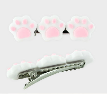 Den Goda Fen, Hair Clips with Cat Paws