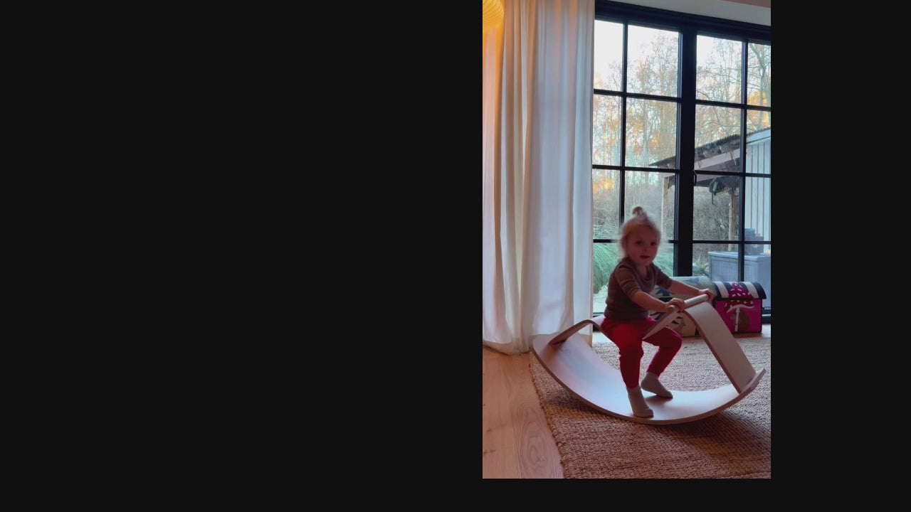 produktvideo der viser rocking horse i brug på børneværelset