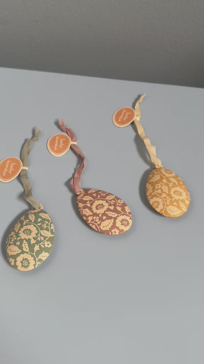 Maileg Easter Decoration, Hanging Ornament – Easter Egg with Flowers – Dark Powder