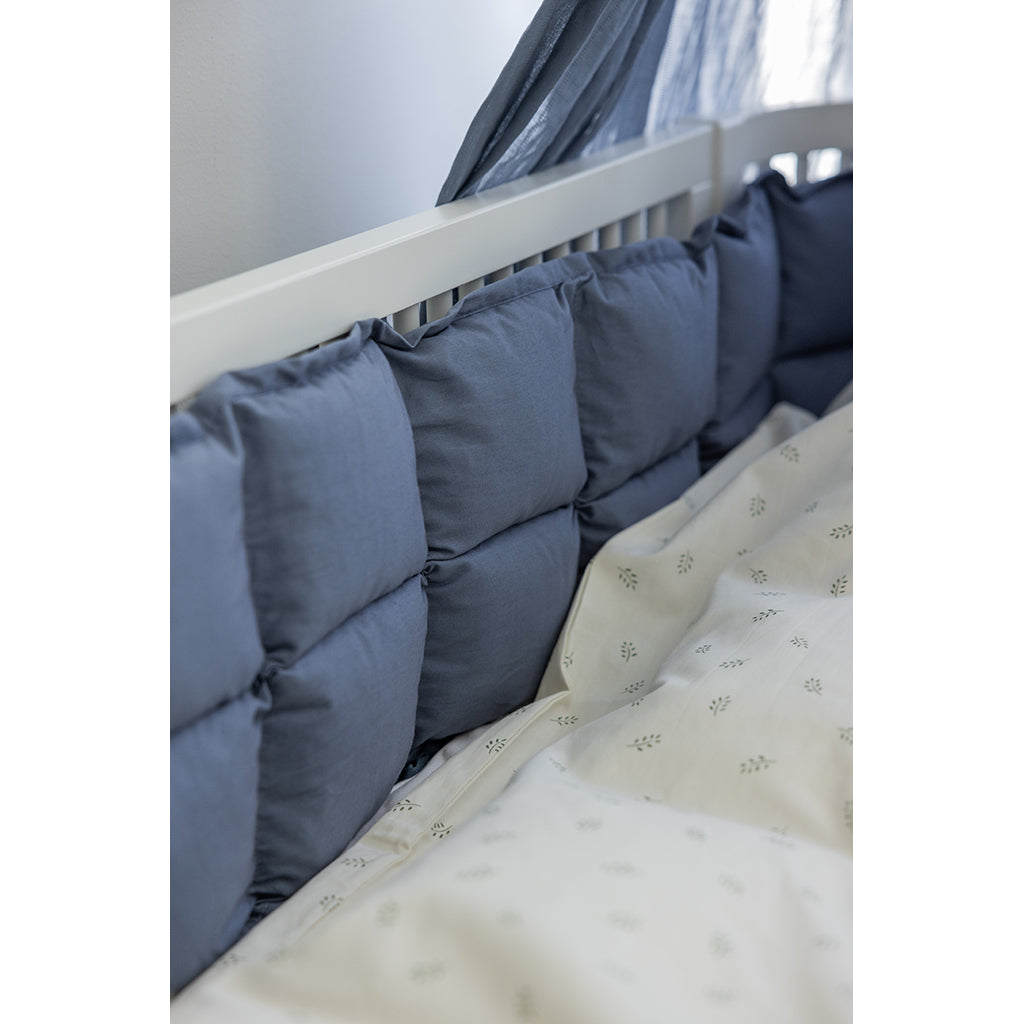 Sebra Bed Bumper, Kapok – Forest Lake Blue