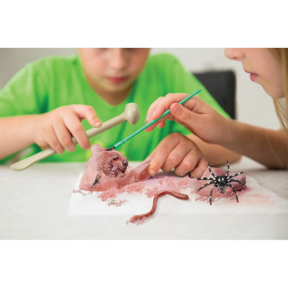 4M KidzLabs Experiment Set - Creepy Crawly Digging Kit