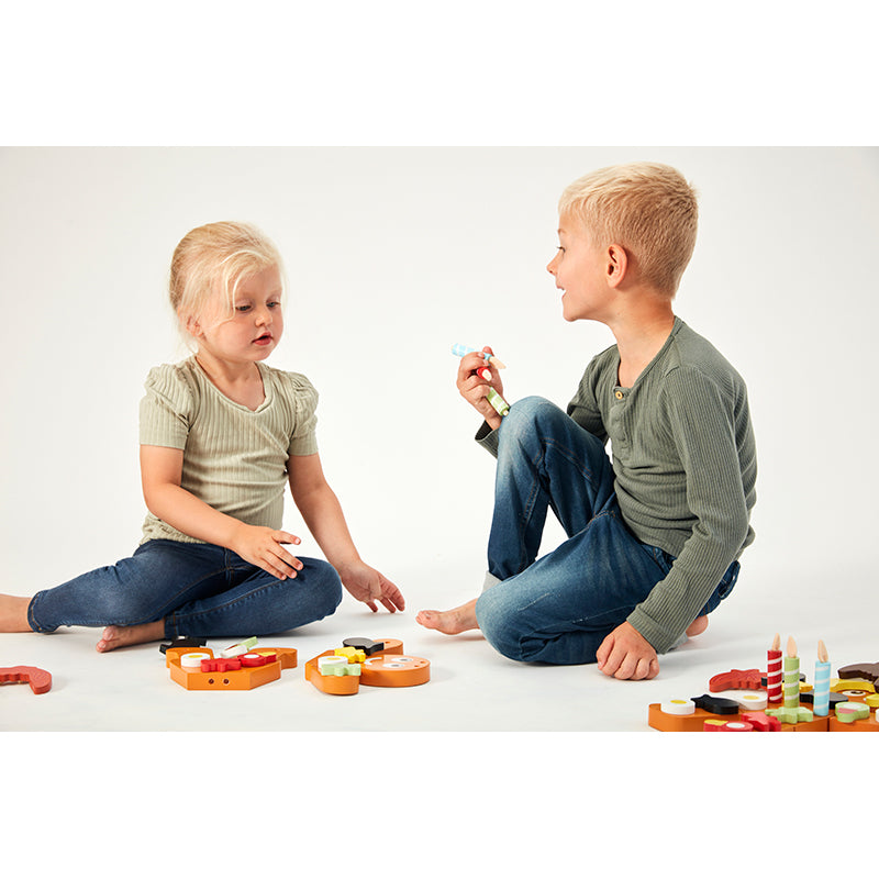 Mamamemo Wooden Play Food, Cake Lady