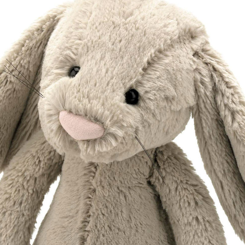 Jellycat bamse Bashful kanin - 36 cm, hvor der er zoomet ind på ansigtet