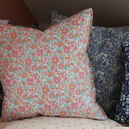 Lirum Larum Leg Mini, Liberty cushion, 50 x 50 cm – Ofelia