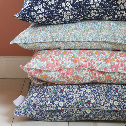 Lirum Larum Leg Mini, Liberty cushion, 50 x 50 cm – Ofelia