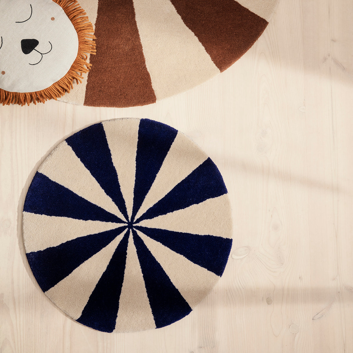 ferm Living Arch Small Round Rug – Bright Blue/Off-White