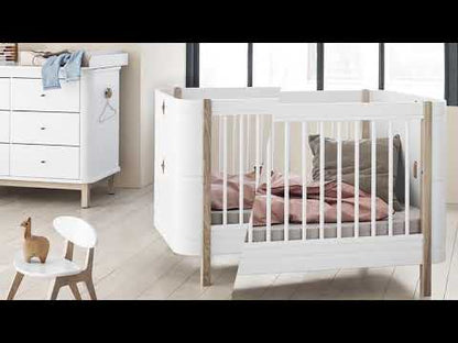 Oliver Furniture, Wood Mini+ Crib including Junior Kit – White/Oak
